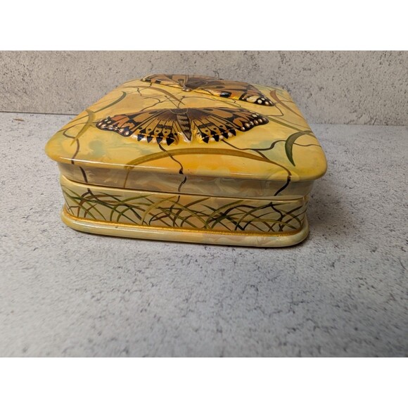 Vintage Hand-Painted Butterfly Trinket Box – Raised Relief Design – Yellow Flora - Picture 4 of 9